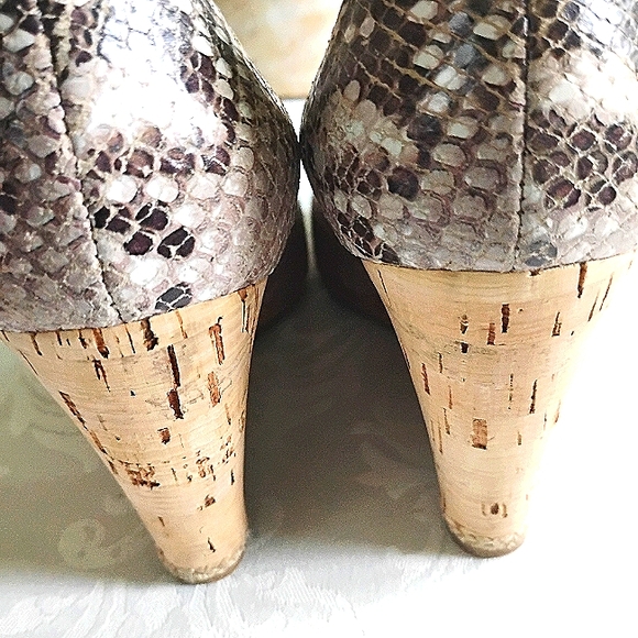 PRADA PYTHON SNAKESKIN LEATHER TAN BROWN LOGO CORK WEDGE HEELS PUMPS 8.5 - Picture 6 of 14
